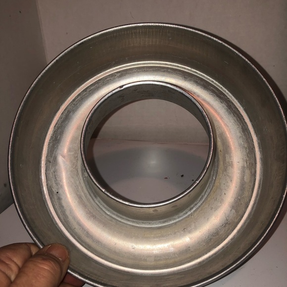 Classic vintage aluminum ring mold. Jello mold, ice mold, use your imagination - Picture 2 of 5